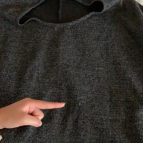 Throw Me On Sweater // - Picture 7 of 7